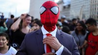 Influencer Argentina Uki Deane mengorganisir pertemuan tersebut melalui Instagram, dengan tujuan untuk mengalahkan acara pada bulan Juni di Malaysia di mana 685 orang berpakaian seperti Spider-Man.