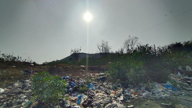 Aktivitas di TPST Bantargebang kembali normal usai kebakaran kemarin, Minggu (29/10) sore.