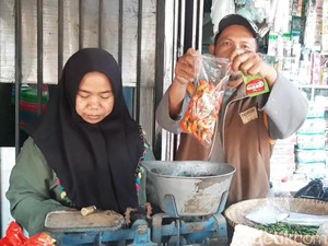 Stok Menipis, Harga Cabai di Pasar Cikurubuk Tasik Naik