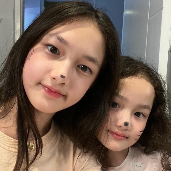 Eleanor atau yang akrab disapa Elea sendiri merupakan anak ketiga dari Ussy Sulistiawaty dan anak pertama bagi Andhika Pratama. Ia memiliki 2 orang kakak bernama Nur Amalia Putri dan Syafa Al Zahra dan 2 orang adik bernama Sheva Elmira dan Sakalingga Ibra Pratama. Foto: Instagram/@andhiiikapratama