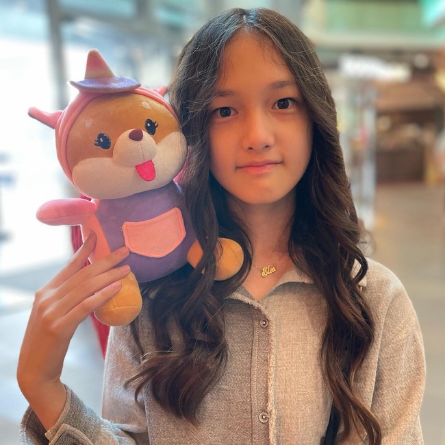 Banyak yang mengatakan bahwa Elea begitu mirip dengan papanya, Andhika Pratama. Elea disebut seperti Andhika Pratama versi cewek. Foto: Instagram/@andhiiikapratama