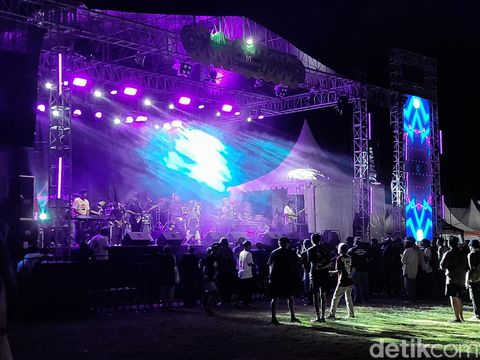 Band lokal Solo dan Jogja meriahkan puncak perayaan HUT ke-67 Lokananta, Minggu (29/10/2023) malam.