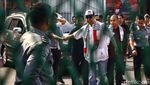 Bebas dari Lapas Salemba, Munarman Pakai Syal dan Topi Palestina