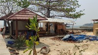 Bangunan sementara pun terlihat sebagai tempat tinggal pekerja di Pulau Kelor.  (bonauli/detikcom)