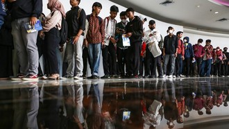 Demi Gaji Rp 15 Juta, Ribuan Pelamar Kerja Antre Sampai 2 Km
