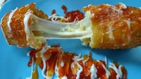 Corndong rumahan di Jalan Tanah Tinggi XII No.1, Johar Baru, Jakarta Pusat menawarkan corndog murah meriah dengan rasa yang tak mengecewakan. Harga corndognya dijual mulai dari Rp 10.000an saja. Foto: Instagram/Istimewa/Google Review