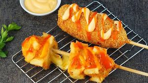 Yummy! 20 Corndog Mulur Gurih Rp 10.000 Ada di Sini!
