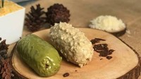 Kreasi corndog dengan topping balutan cokelat crunchy, matcha, hingga tiramisu yang nikmat ada di Alcan Corndog. Isian mozarella yang padat dipatok mulai dari Rp 12.000an saja. Foto: Instagram/Istimewa/Google Review