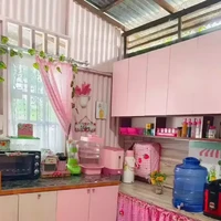 Dapur satu ini membuktikan bahwa jika ingin memiliki dapur estetik tak selalu harus mahal. Nyatanya meski hanya berdinding dan beratap seng, dapur ini juga tetap bisa terlihat estetik. Foto: Instagram/@mayasari.100