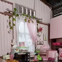 Potret dapur estetik sekaligus unik ini dibagikan oleh akun TikTok @mayasari.100. Wolipop sendiri sudah mengonfirmasinya melalui komentar TikTok. Meski hanya berdinding dan beratap seng, dapur serba pink itu terlihat estetik. Foto: Instagram/@mayasari.100