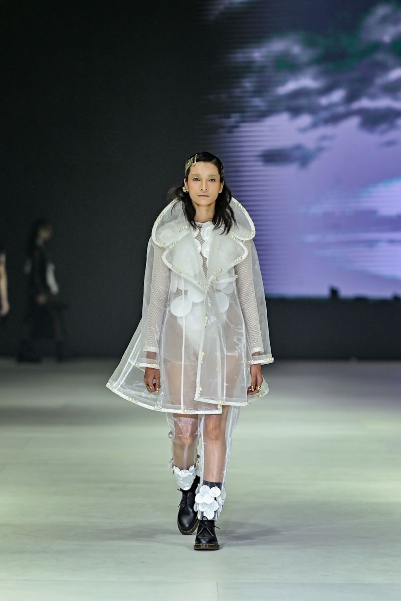 Dewi Fashion Knights 2023 'The Visionary' di Jakarta Fashion Week 2024