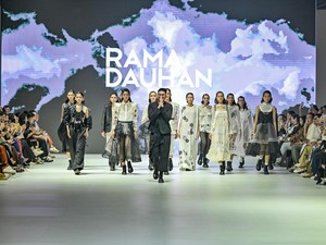 Indah Dunia Tanpa Perang dalam Koleksi Rama Dauhan di DFK 2023