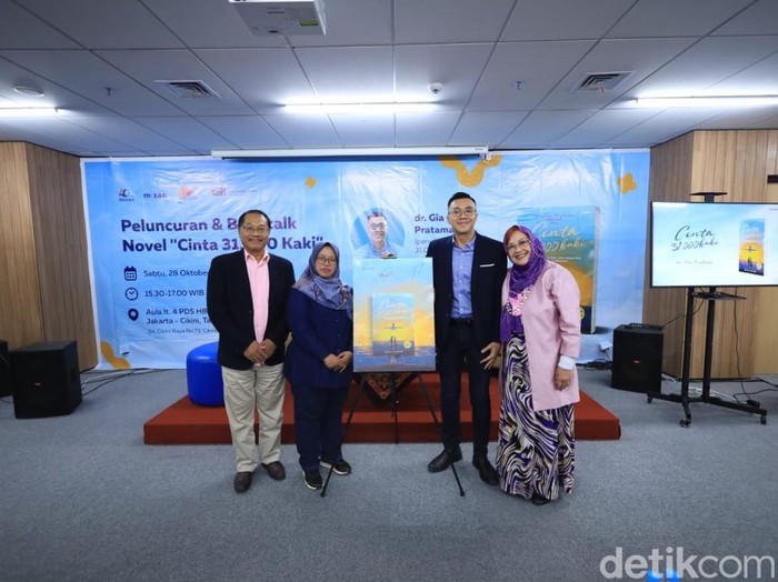 dr Gia Luncurkan Novel Cinta 31.000 Kaki yang Sempat Viral