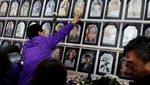 Duka Keluarga Korban Saat Peringatan 1 Tahun Tragedi Itaewon