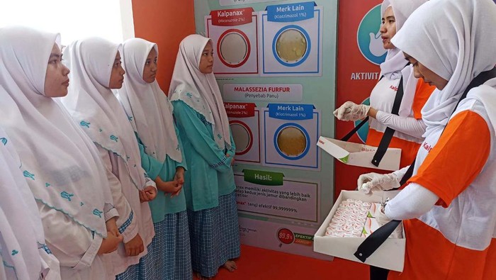 Kampanye Gerakan Aksi Muslim Antisipasi Masalah (AMANAH) sebagai kegiatan edukasi kesehatan kulit digelar di Ponpes Assalafi Al Fitrah Semarang, Jawa Tengah.