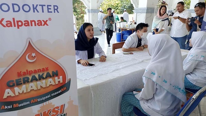 Edukasi Kesehatan Kulit di Ponpes Assalafi Al Fitrah Semarang Kampanye Gerakan Aksi Muslim Antisipasi Masalah (AMANAH) sebagai kegiatan edukasi kesehatan kulit digelar di Ponpes Assalafi Al Fitrah Semarang, Jawa Tengah.