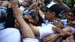Ekspresi Simpatisan Sambut Pembebasan Munarman