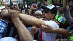 Ekspresi Simpatisan Sambut Pembebasan Munarman