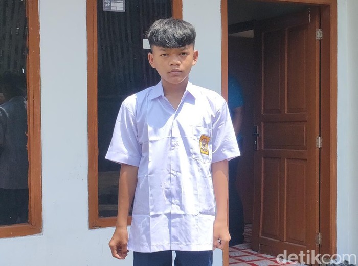 Entis bocah perawat ibu yang ODGJ.