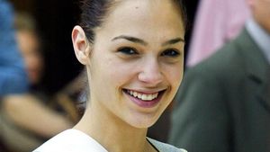 Галь гадот дети. Галь Гадот without Makeup. Галь Гадот жених. Gal Gadot no Makeup.