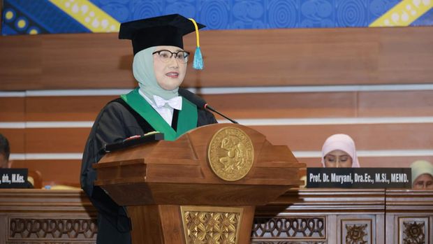 Guru Besar FK Unair Prof Dr dr Eighty Mardiyan Kurniawati Sp OG Subsp Urogin-RE.