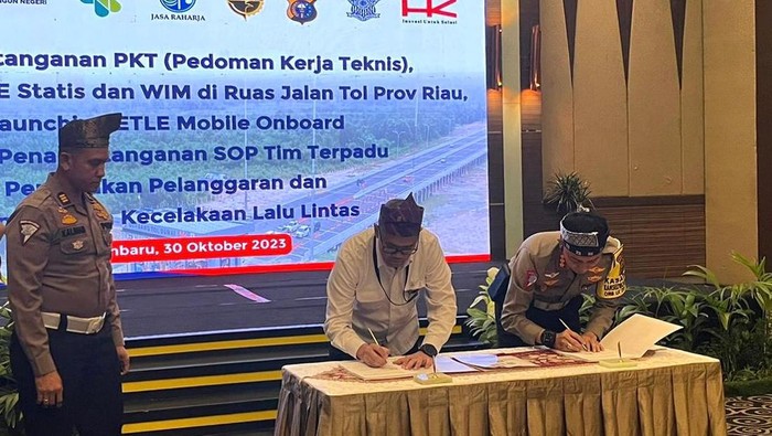 Hutama Karya & Polda Riau