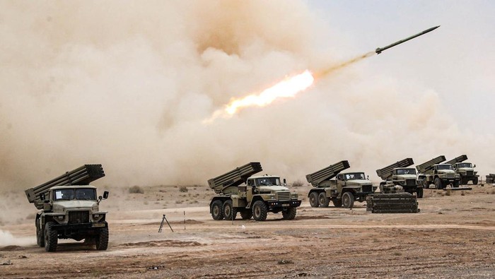 Tanks take part in a military exercise in Isfahan, Iran, October 28, 2023. Iranian Army/WANA (West Asia News Agency)/Handout via REUTERS ATTENTION EDITORS - THIS IMAGE HAS BEEN SUPPLIED BY A THIRD PARTY