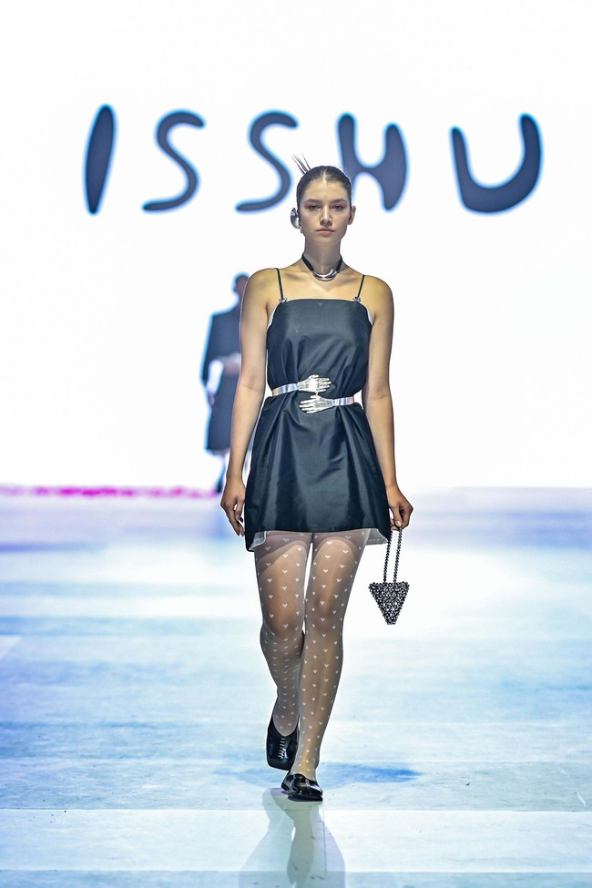 ISSHU dinobatkan sebagai pemenang kategori aksesoris pada Force Fashion Award 2023.  