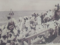 Catatan Haji di Masa Lampau, Berlayar Naik Kapal Layar-Lawan Perompak