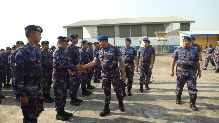 Kakorpolairud Baharkam Polri Irjen Indra Miza memimpin apel gabungan dalam rangka berpamitan kepada personel Korpolairud, karena dirinya aka  memasuki masa purnabakti atau pensiun.