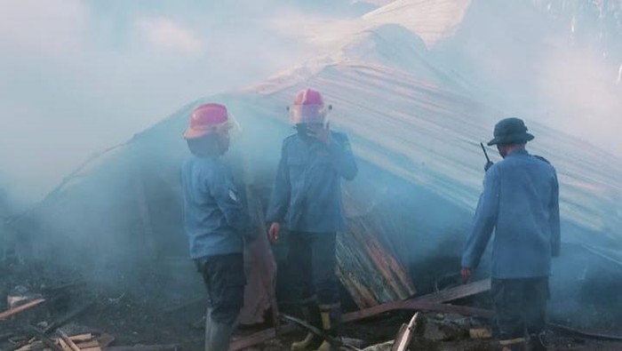 Kebakaran home industri tahu Semendang di Sidoarjo ludes terbakar