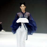 Inilah koleksi busana terbaru karya Albert Yanuar yang ditampilkan di Jakarta Fashion Week 2024, berlangsung di Pondok Indah Mal 3, Senin [23/10/2023]. Foto: Mohammad Abduh/detikcom.