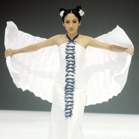 Inilah koleksi busana terbaru karya Albert Yanuar yang ditampilkan di Jakarta Fashion Week 2024, berlangsung di Pondok Indah Mal 3, Senin [23/10/2023]. Foto: Mohammad Abduh/detikcom.