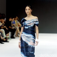 Inilah koleksi busana terbaru karya Albert Yanuar yang ditampilkan di Jakarta Fashion Week 2024, berlangsung di Pondok Indah Mal 3, Senin [23/10/2023]. Foto: Mohammad Abduh/detikcom.