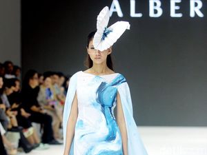10 Koleksi Albert Yanuar di JFW 2024, Busana Terinspirasi Pantai dan Laut