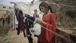 Krisis Air Bersih, Warga Gaza Mandi dan Nyuci di Pantai