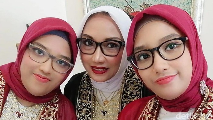 Kisah Istri Dubes Idap Kanker Tiroid Sambil Besarkan Putri Kembar Autistik