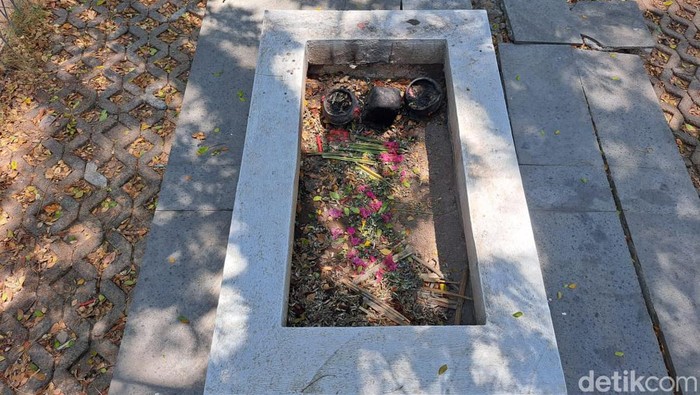 Makam Tujua di Karebosi