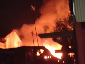 Kebakaran di Jalan Muh Tahir Makassar, 10 Rumah Hangus