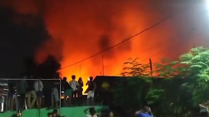Asrama di Jalan Baji Gau, Kota Makassar, Sulawesi Selatan (Sulsel) terbakar. Dua orang dilaporkan tewas dalam insiden tersebut.