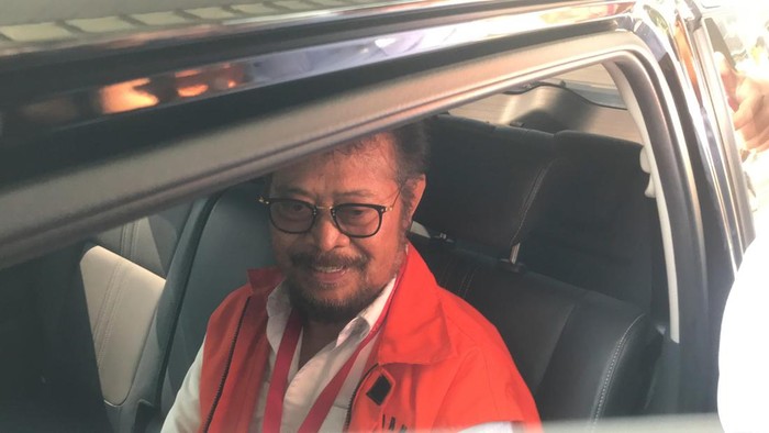 Mantan Menteri Pertanian Syahrul Yasin Limpo  usai diperiksa KPK, di Gedung KPK.