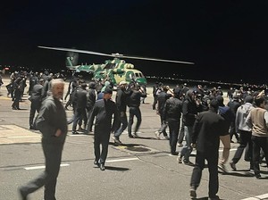Amarah Pendemo Rusia hingga Berburu Warga Israel di Bandara