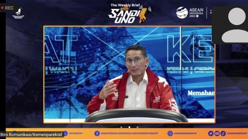 Menteri Pariwisata dan Ekonomi Kreatif Sandiaga Salahuddin Uno dalam acara The Weekly Brief with Sandi Uno yang digelar secara virtual, Senin malam (30/10/2023). (Tangkapan layar)
