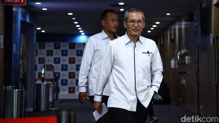 Wakil Ketua KPK Alexander Marwata diperiksa Dewas KPK. Pemeriksaan ini terkait pertemuan Ketua KPK Firli Bahuri dengan Syahrul Yasin Limpo (SYL).