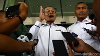 Wakil Ketua KPK Alexander Marwata memberikan keterangan pers usai menjalani pemeriksaan Dewan Pengawas KPK terkait kasus dugaan pemerasan mantan menteri Syahrul Yasin Limpo, di Gedung ACLC KPK, Jl Rasuna Said, Jakarta, Senin (30/10/2023).  