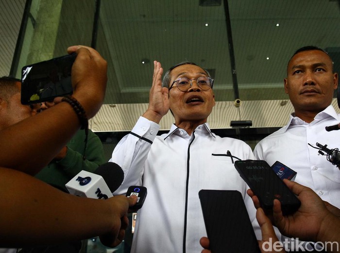 Wakil Ketua KPK Alexander Marwata diperiksa Dewas KPK. Pemeriksaan ini terkait pertemuan Ketua KPK Firli Bahuri dengan Syahrul Yasin Limpo (SYL).