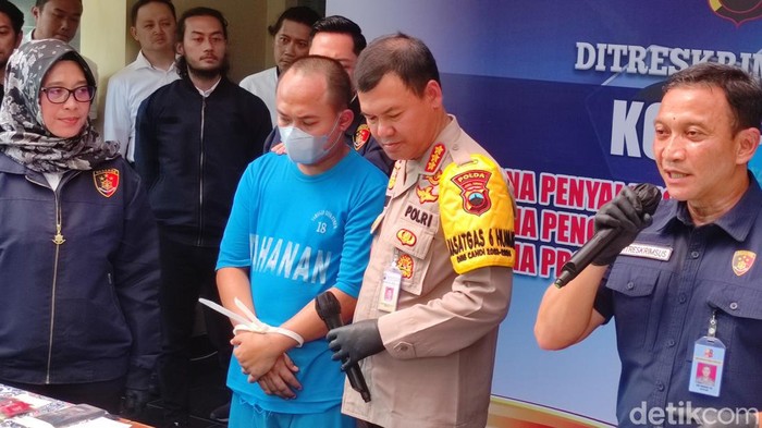 Muncikari atau germo prostitusi online di Purwokerto, Kabupaten Banyumas, pria inisial RW (28) yang ditangkap Polda Jateng, Senin (30/10/2023).