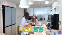 Di dapur mungilnya itu, Nayeon kerap memasak. Seperti momen memasaknya bersama Momo berikut ini. Nayeon dan Momo akan menyiapkan hidangan Jepang. Foto: YouTube MBC World