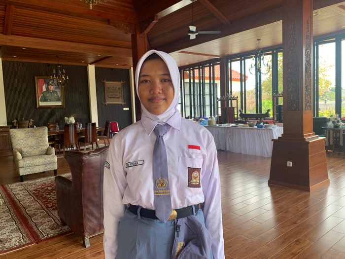 Nur Azizah (15), Siswa kelas X SMA Kebangsaan, Kecamatan Penengahan, Lampung Selatan.