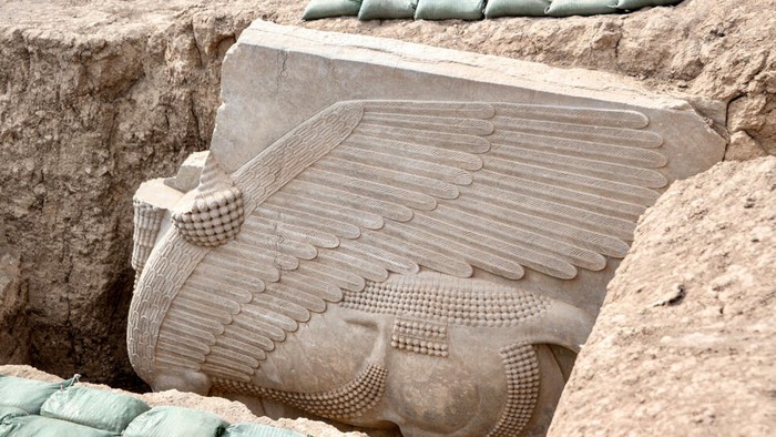 Patung Dewa Lamassu Bersayap